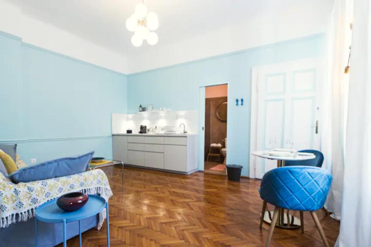 The Escapade From A Jewish District Apartman *